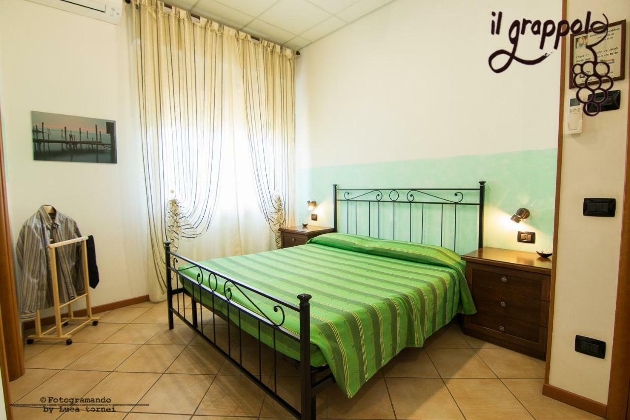 B&B Il Grappolo Foresteria Lombarda Sirmione Exterior photo